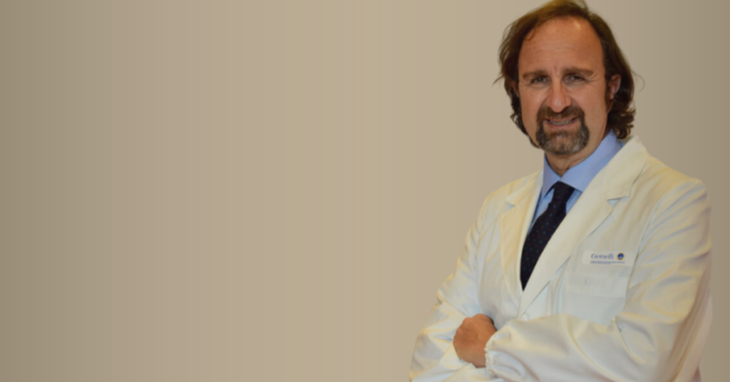 IL PROFESSORE ANTONIO GASBARRINI SU SFONDO MONOCOLORE SFUMATO REALIZZATA PER L'INTERVISTA SULLA TERAPIA PER OGNUNO DI NOI SU IANNIPRESS